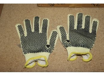 4 Dozen Of MATA 30-PL-PD1-S  Cut Resistant Gloves With PVC Dots  Size S