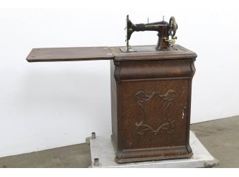 Vintage Cottage Sewing Machine  & Table/cabinet