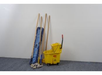 Cleaning Equipment Lot