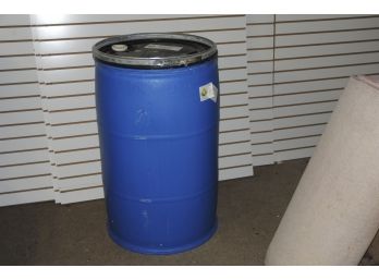 Empty 55 Gallon Plastic Drum With Lid.