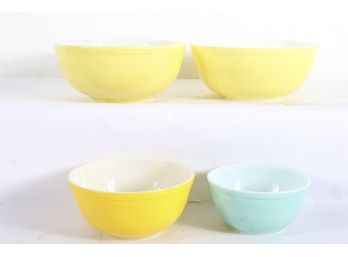 4 Piece Pyrex Bowl Lot With Yellow And Teal Bowls In Various Size