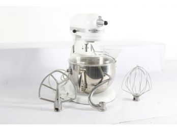 Professional 600 Kitchen Aid 6 Quart Mixer With Bowl, Lid, Dough Hook, Mixer Blade, & Whisk