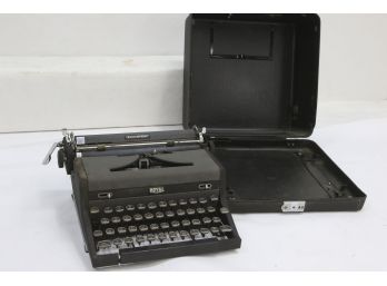Royal Quiet De Luxe Typewriter With Case
