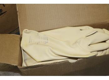 Pioneer Stanzoil Neoprene Oil And Acid Resistant Gloves N-30 And N-35 (approx. 38 Dozen Pairs)