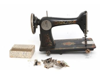 Singer Sewing Machine With Rotary Attachments