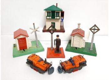 6 Piece Lionel Train And Accessory Lot- 2 Gang Cars, Flagman, And 3 Buildings O Gauge