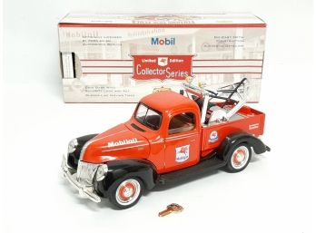 2001 Limited Edition Mobil Oil Tow Truck 1/18 Scale Coin Bank W/Lock & Key New In Box