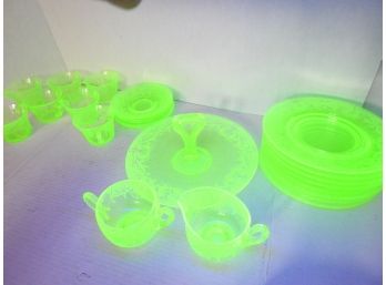 Old 24 Piece Uranium Glass Set