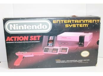 Nintendo NES Action Set With Gun And Video Game In Box