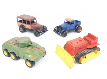 4x Vintage Tootsietoy Models - Ford Model A Woody, M-6 Armored Car, Model A Pickup & Bull Dozer Metal ORIGINAL