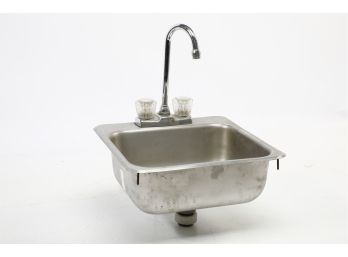 Stainless Steel Sink With Faucet 15'x15'