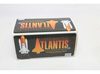 Space Shuttle  Atlantis 1/200 Scale Model