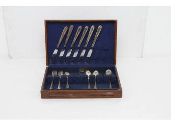 32 Piece Silver Plate Flatware Inspiration Pattern With Box