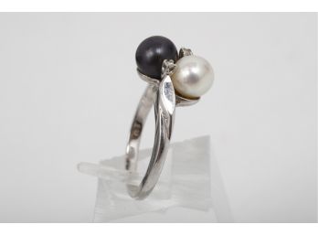 14k Gold Diamond And Real Black And White Pearls Ladies Ring Size 5.75