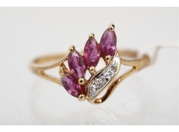 10 Kt Gold Ruby And Diamonds Ladies Ring Retail $ 950.00 Size 5 3/4