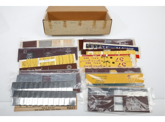 Large Group Of Model Train Freight Cars Sides Mostly New Haven Railroad - O Gauge