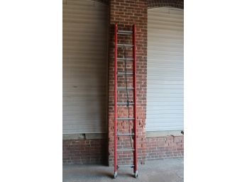 20' Werner Fiberglass Extension Ladder *Little Use*