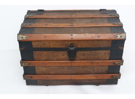 Antique Victorian Small Doll Trunk With Tray And Original Label