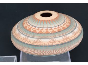 Vintage Native American ( Navajo) Pottery Pot - Signed E. Etsitty