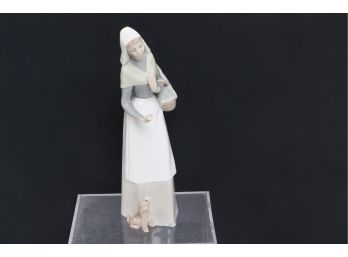 11' Lladro Porcelain Figurine 'lady With Dog'