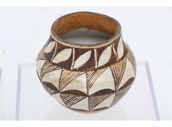Vintage Native American Pottery Pot