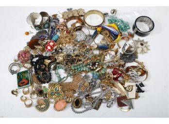 5.5 Pounds Of Assorted Costume Jewelry