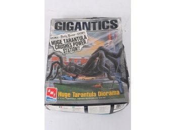 AMT Ertl Gigantics Huge Tarantula Diorama Bug Model Kit #8391 1996