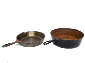 2 Cast Iron Pans, 9' Skillet Unmarked And  Wagner Ware Sydney 1088 Chicken Fryer