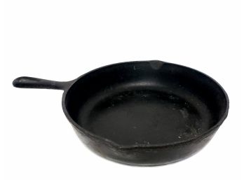 Unmarked Wagner Cast Iron #7 10 1/2' Skillet / Heat Ring