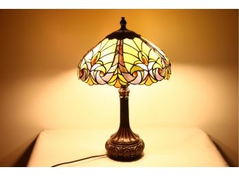Beautiful Slag Glass Table Lamp In Tiffany Style