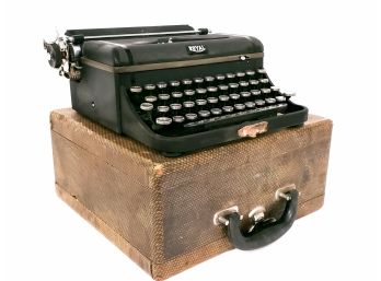 1940s Royal Companion Portable Typewriter In Case