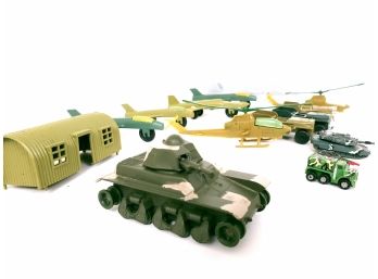 Solido Char Renault R35 Tank And Mixed Lot Of Vintage Military Toys, Processed Plastics, Micro Machines, More