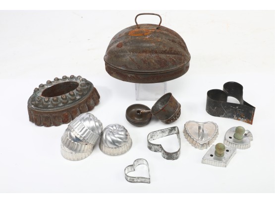 18pc Vintage Tin Mold Lot