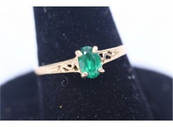 14 K Gold And Green Stone Ladies Ring Size 6