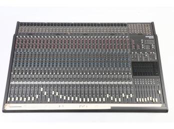 Mackie 32.8 8 Bus Mixing Console