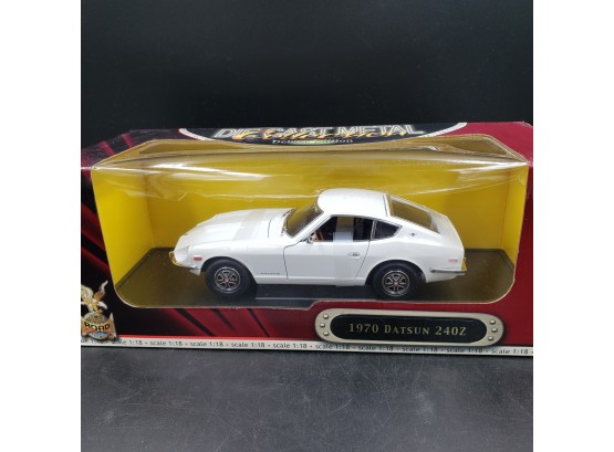 NEW IN BOX  Yat Ming Deluxe Ed Rare 1970 White Datsun 240Z Diecast Model 1:18 Scale