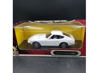 NEW IN BOX  Yat Ming Deluxe Ed Rare 1970 White Datsun 240Z Diecast Model 1:18 Scale