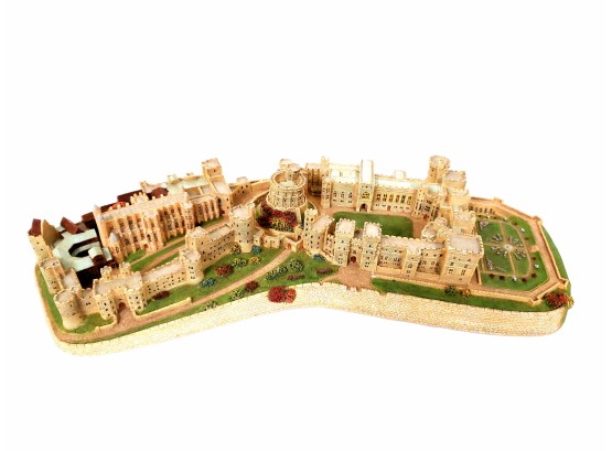The Danbury Mint Windsor Castle Castles Of The British Monarchy Sculpture (1995)