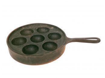 Vintage Griswold Aebleskiver Egg Poaching Cast Iron Pan #962