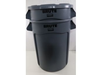2 Rubbermaid Brute 32 Gallon Round Vented Trash Can, Gray