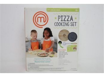 New - Master Chef Jr Pizza Cooking Set