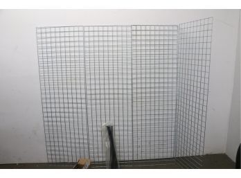 4 Store Wire Wall  Displays With Box Of Hooks