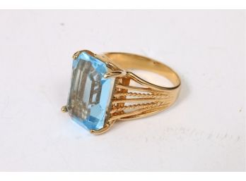 18k HGE Ring With Aquamarine