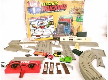 Tyco  Slot Car Set US 1 Electric Trucking With 3 Slot Cars