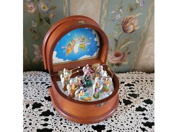 Danbury Mint Heavenly Angels Wooden Music Box