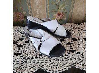 Ladies White Sandals By Clarks - Size 8m
