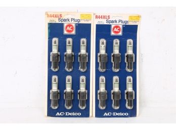 Group Of 12 Vintage AC Delco Spark Plugs R44XLS - New Old Stock