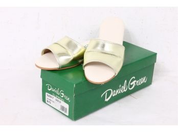 Daniel Green Women's Classic Gold Dormie Slippers Size 7.5 - NEW