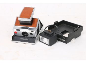 Polaroid SX-70 Land Camera With ITT Magic Flash