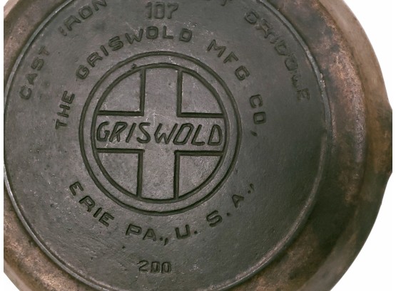 Griswold Cast Iron Skillet 107 200 Slant Logo